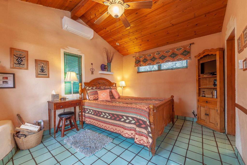 Dreamcatcher B&B - Queen Room - Kachina