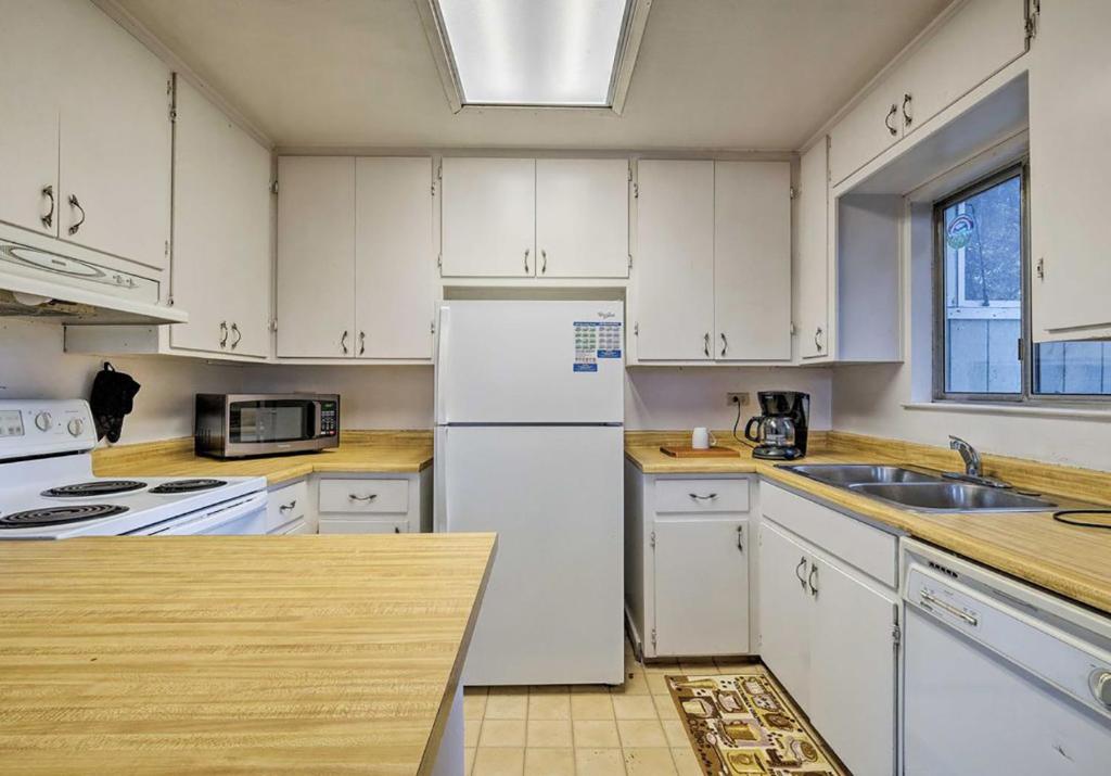 NEW! Cozy & Secluded House w/Deck - Near Yosemite! - Two-Bedroom House