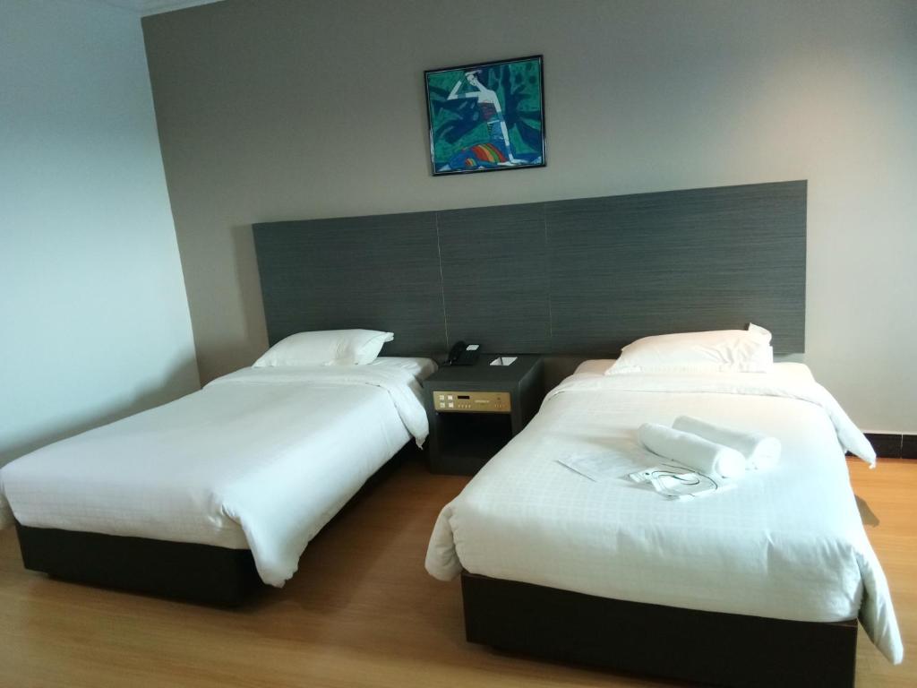 Postel nebo postele na pokoji v ubytování Purnama Hotel