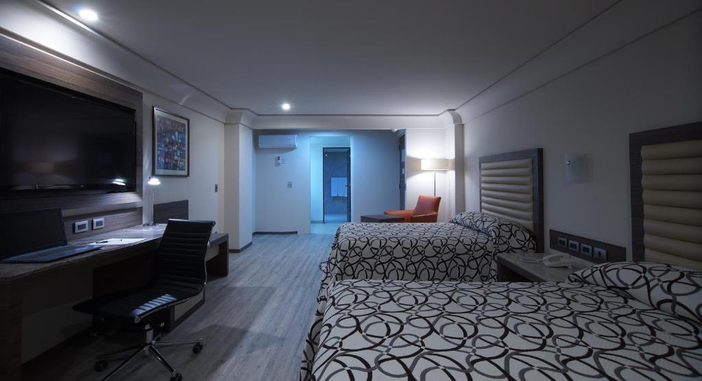 Postel nebo postele na pokoji v ubytování Econo Express Hotel