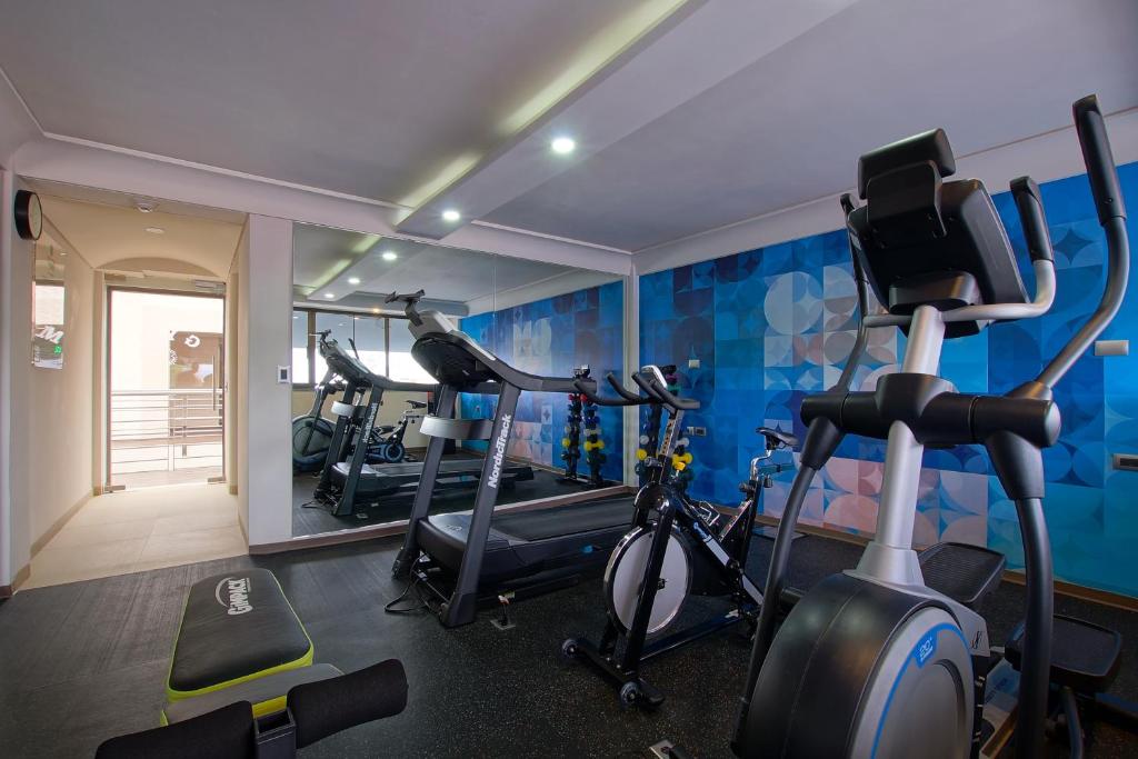 Fitness centrum a/nebo fitness zařízení v ubytování Econo Express Hotel
