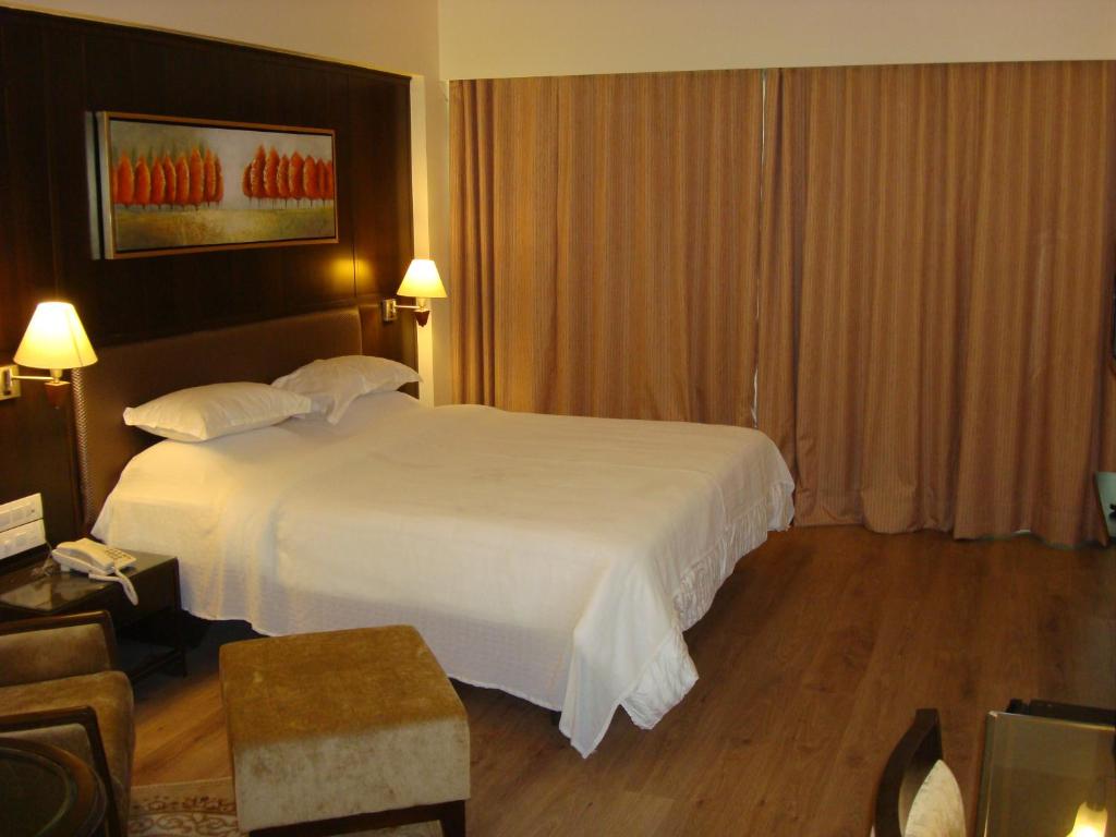Postel nebo postele na pokoji v ubytování The President-A Boutique Hotel