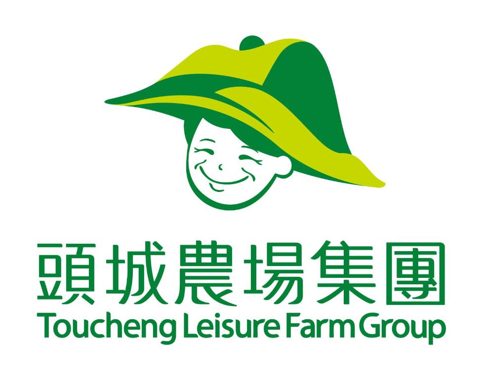 頭城的住宿－頭城休閒農場旅館，一位戴着绿色帽子的男子,翻译了中文农场
