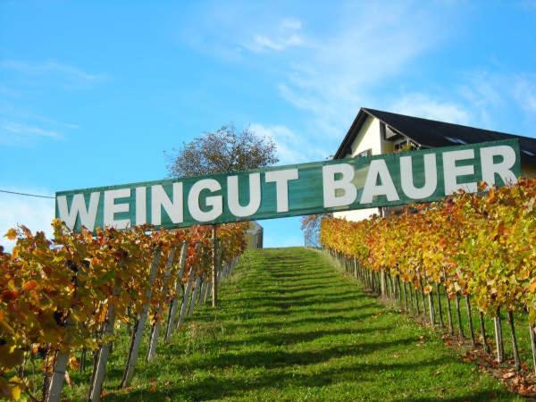 Sijil, anugerah, tanda atau dokumen lain yang dipamerkan di Ferienhaus Weingut Bauer