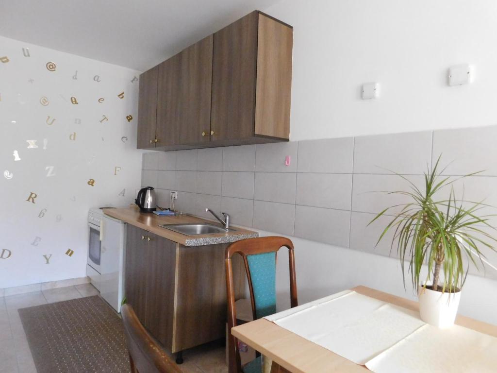 Apartmani i sobe Castra - Apartment With Balcony