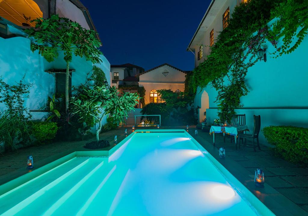 Bazén v ubytování The Seyyida Hotel and Spa nebo v jeho okolí