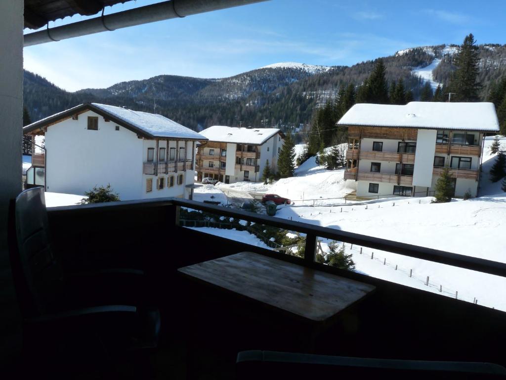 A general mountain view or a mountain view taken from Az apartmant