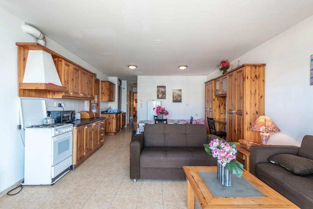 Harbour Lights seafront 2 bedroom apartments with panoramic sea views - by Getawaysmalta - 7