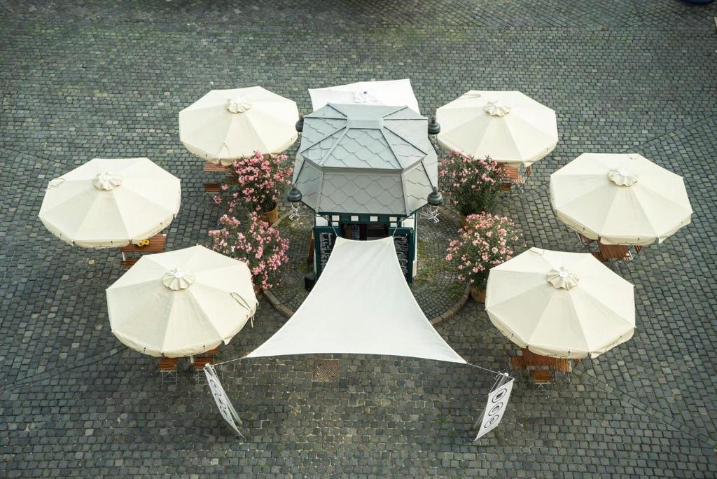 an overhead view of a table with white umbrellas at Poppy Flower Apartment in Budapest