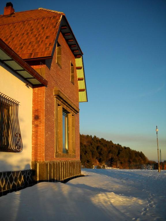 Budynek, w którym mieści się hotel