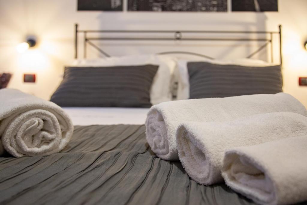 Postel nebo postele na pokoji v ubytování Holiday Rooms Portale Pirrera