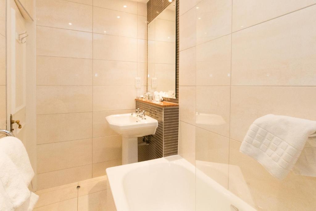Macdonald Old England Hotel & Spa - Standard Double Room