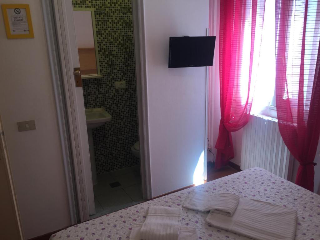 Łóżko lub łóżka w pokoju w obiekcie Hotel Villa Cristina