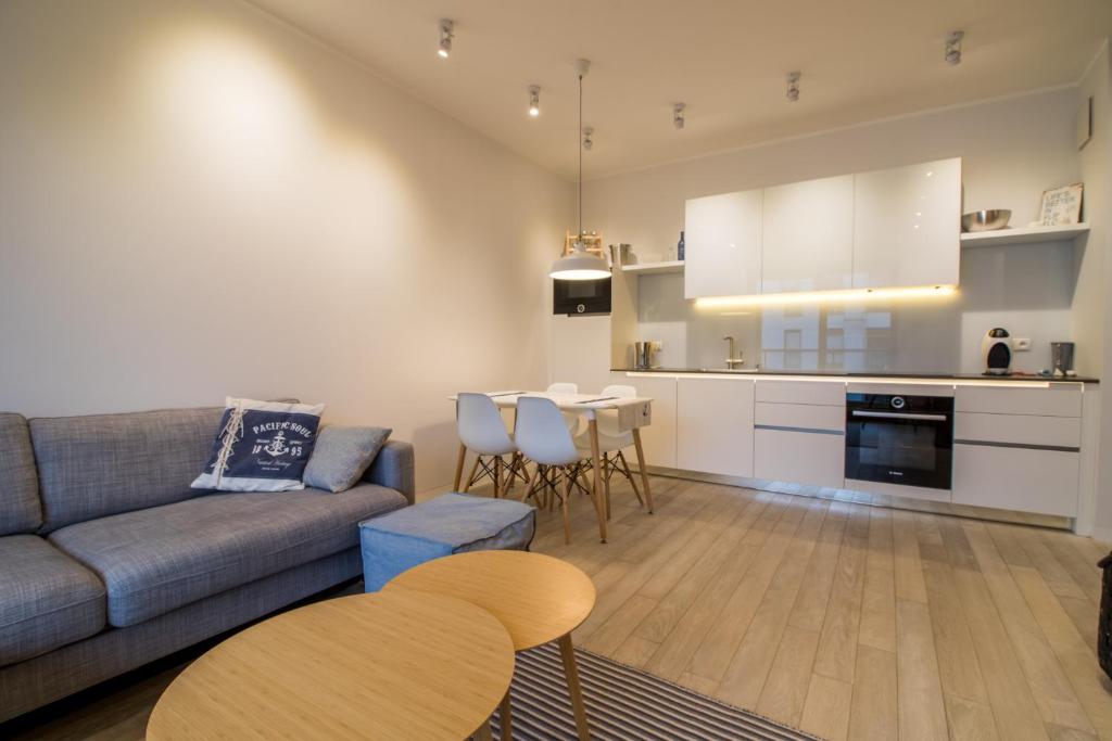 A kitchen or kitchenette at Nadmorski Dwor Wood Apartment