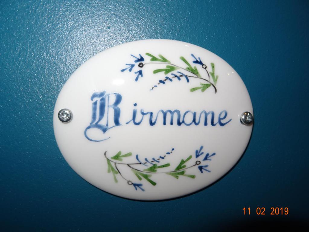 a white plate with blue flowers on it at La ferme aux chats in Formigny