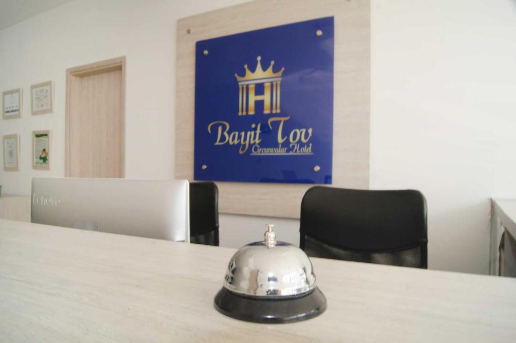 Certifikát, hodnocení, plakát nebo jiný dokument vystavený v ubytování Bayit Tov Circunvalar Hotel