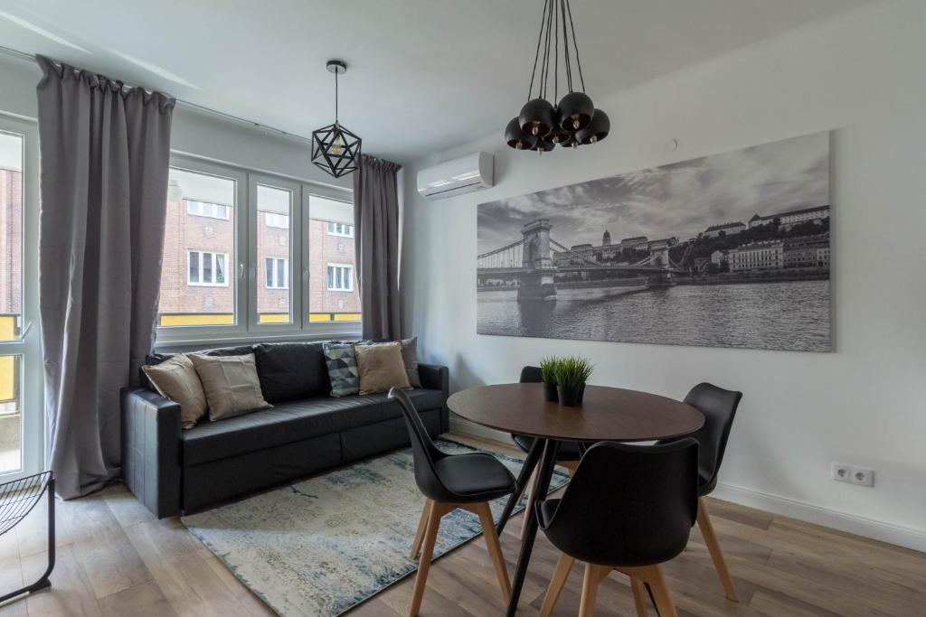 Χώρος καθιστικού στο Standard Apartment by Hi5 - Madách