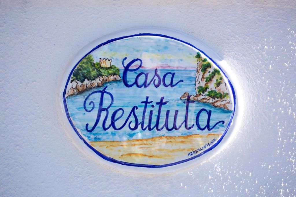 une assiette avec une photo de l'océan et les mots festival du lac dans l'établissement Casa Restituta, à Ischia