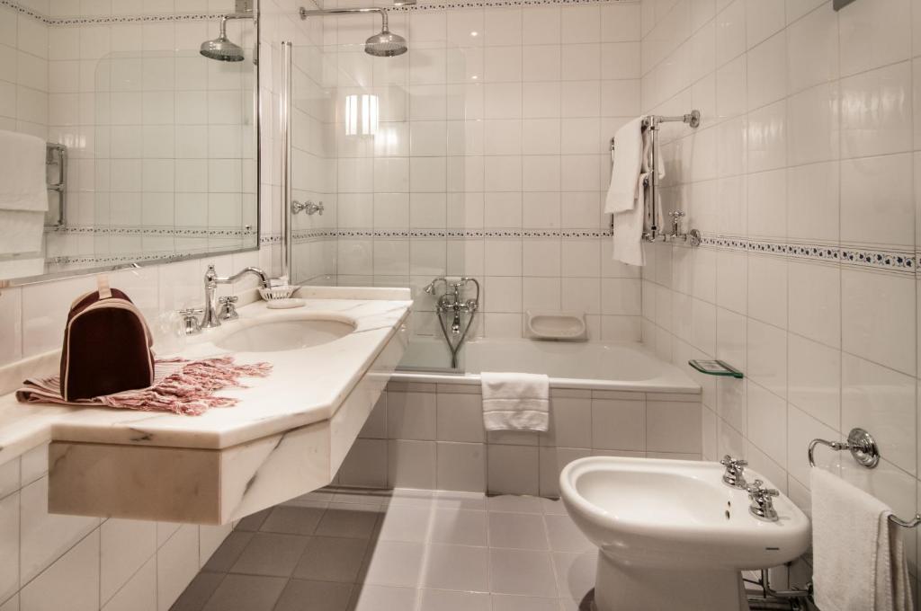 Koupelna v ubytování Grand Hotel Bastiani