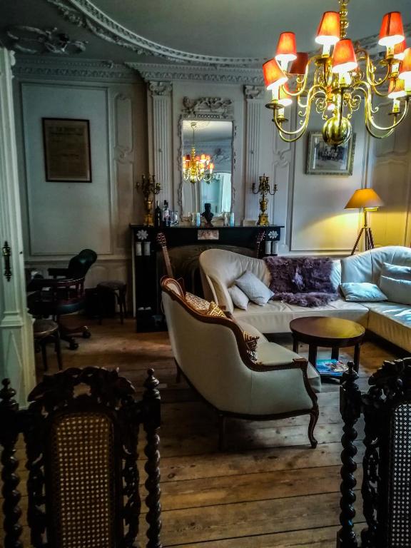 Posezení v ubytování Skindles Guesthouse