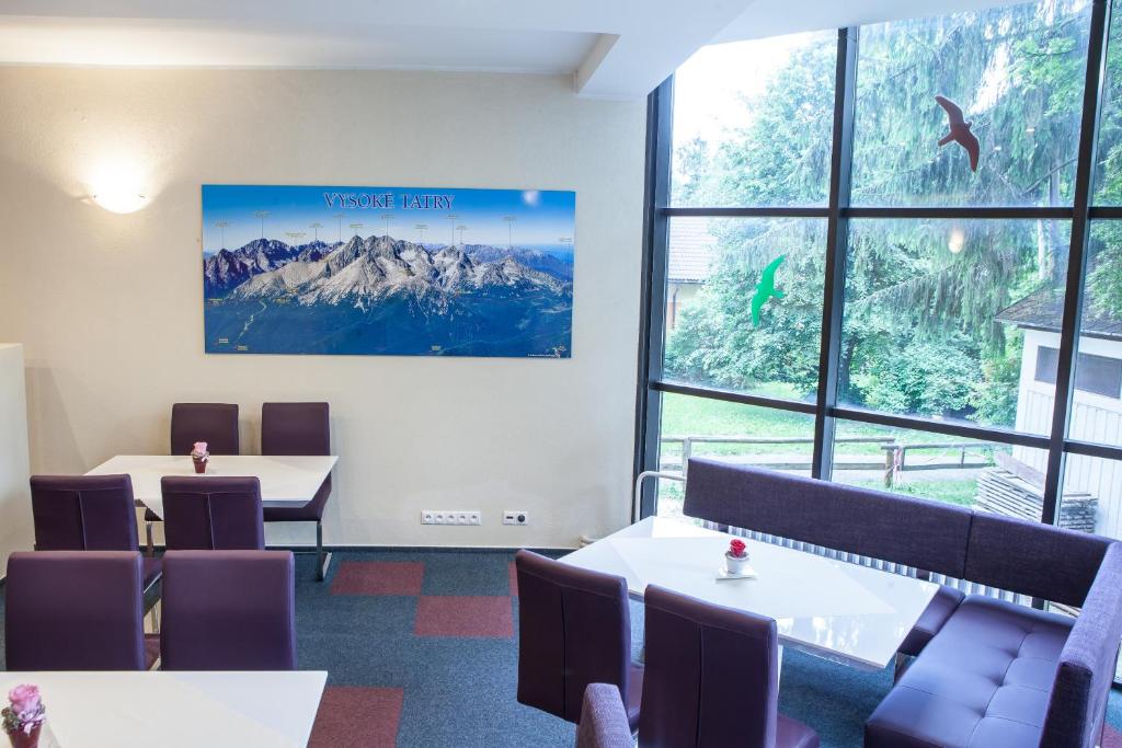 Nespecifikovaný výhled na hory nebo výhled na hory při pohledu z aparthotelu
