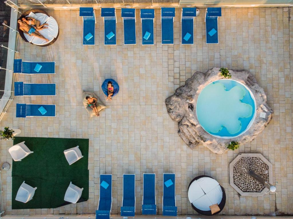 Bazén v ubytování Hotel International nebo v jeho okolí
