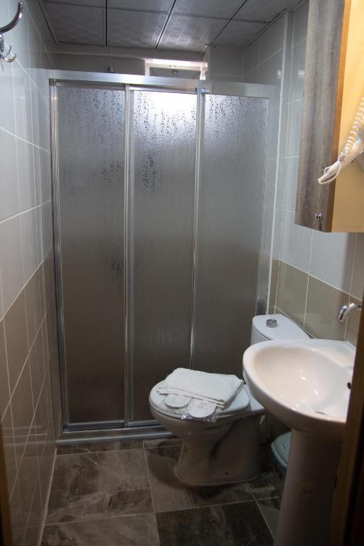 Koupelna v ubytování Figen Hotel
