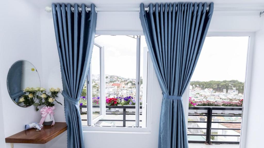 Ha Khoa Hotel Dalat - Familienzimmer Mit Balkon