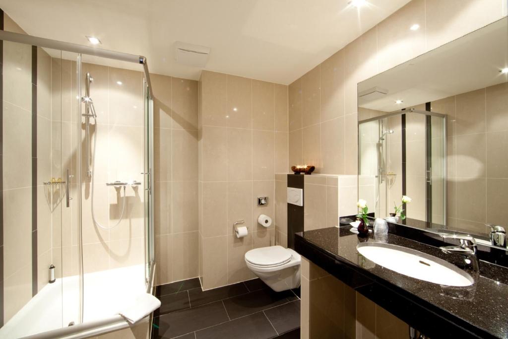 Koupelna v ubytování Seehotel