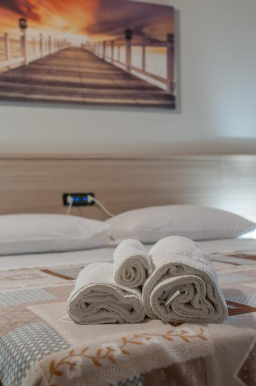 Łóżko lub łóżka w pokoju w obiekcie B&B A CASA DI ZIA LUISA