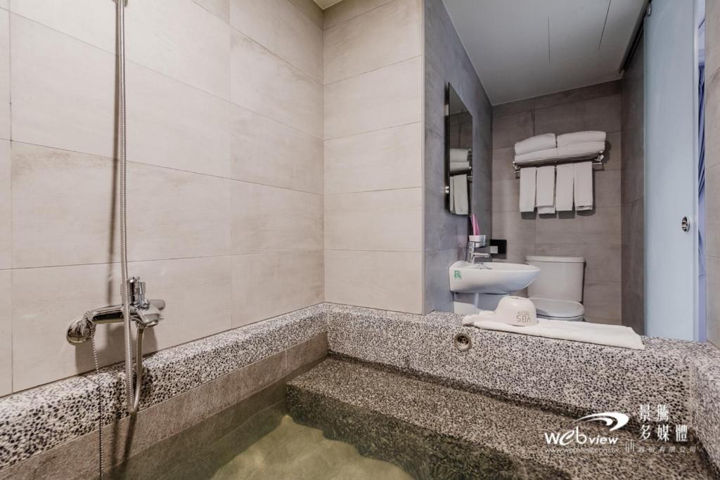 Koupelna v ubytování Prince Hotel