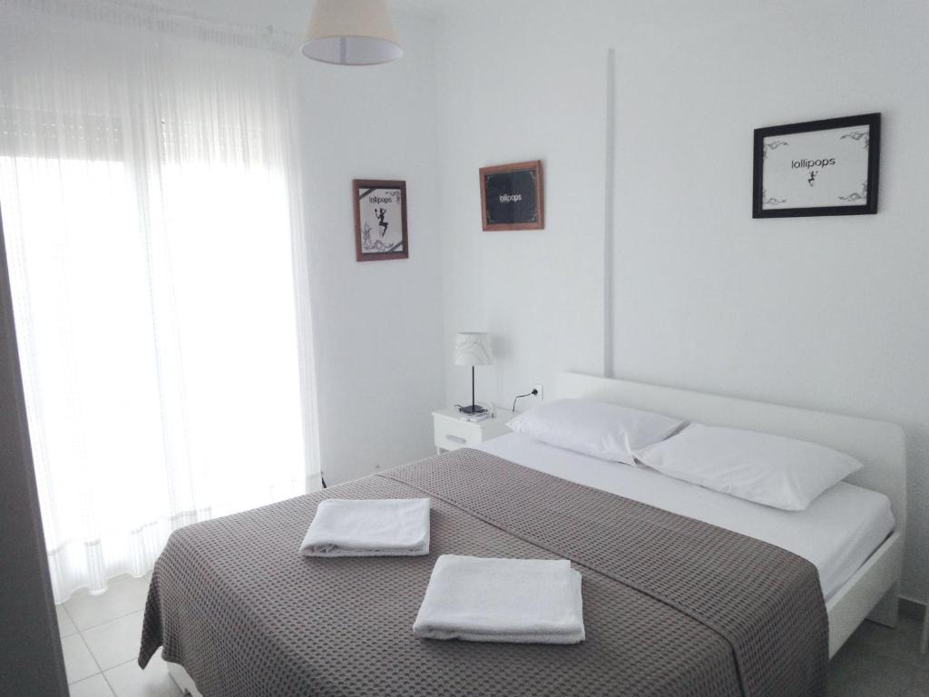 Posteľ alebo postele v izbe v ubytovaní Polychrono Nikos Apartment