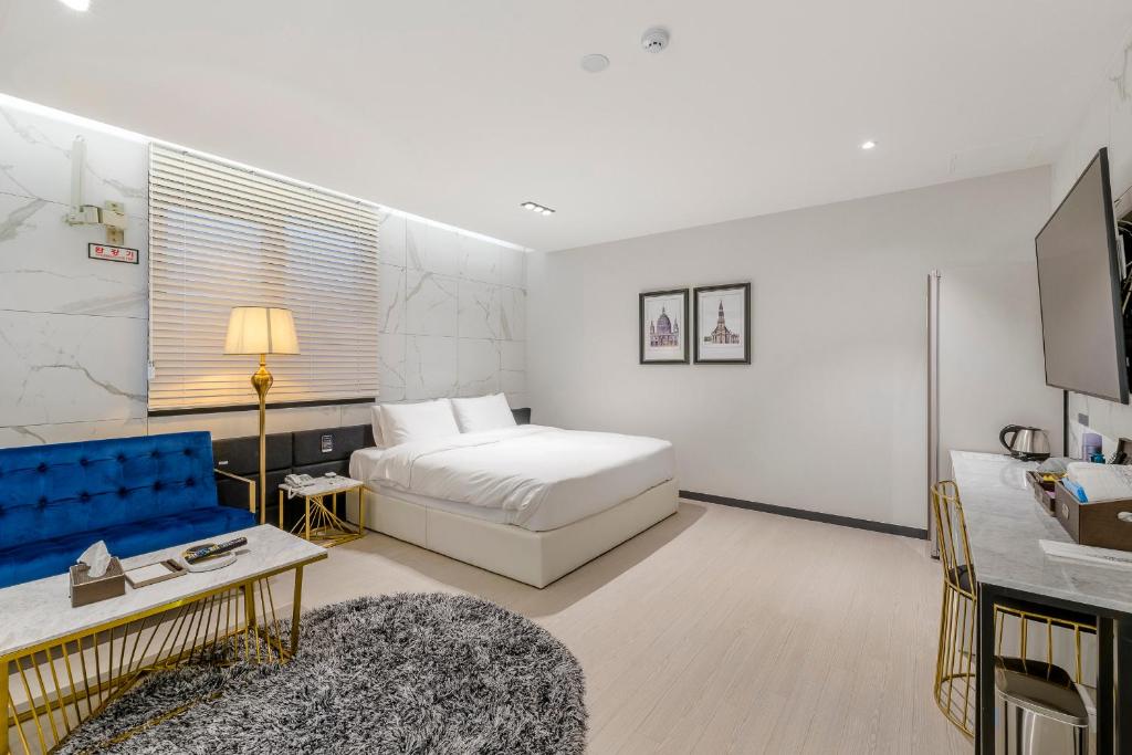 Postel nebo postele na pokoji v ubytování Air Sky Hotel