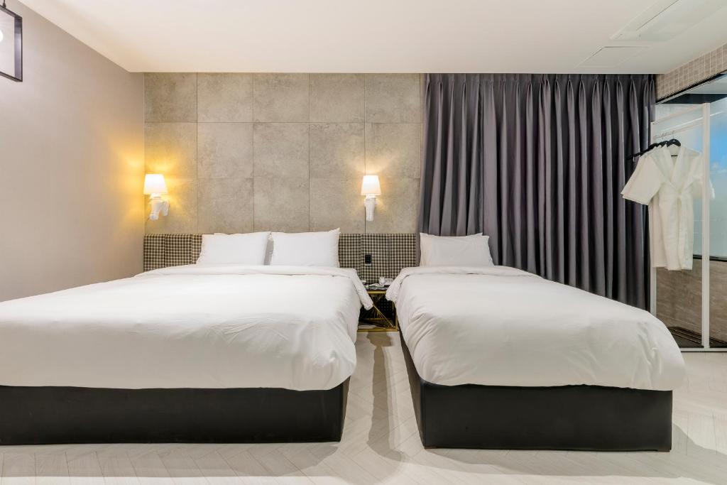 Air Sky Hotel - Twin Room