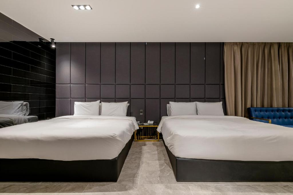 Postel nebo postele na pokoji v ubytování Air Sky Hotel