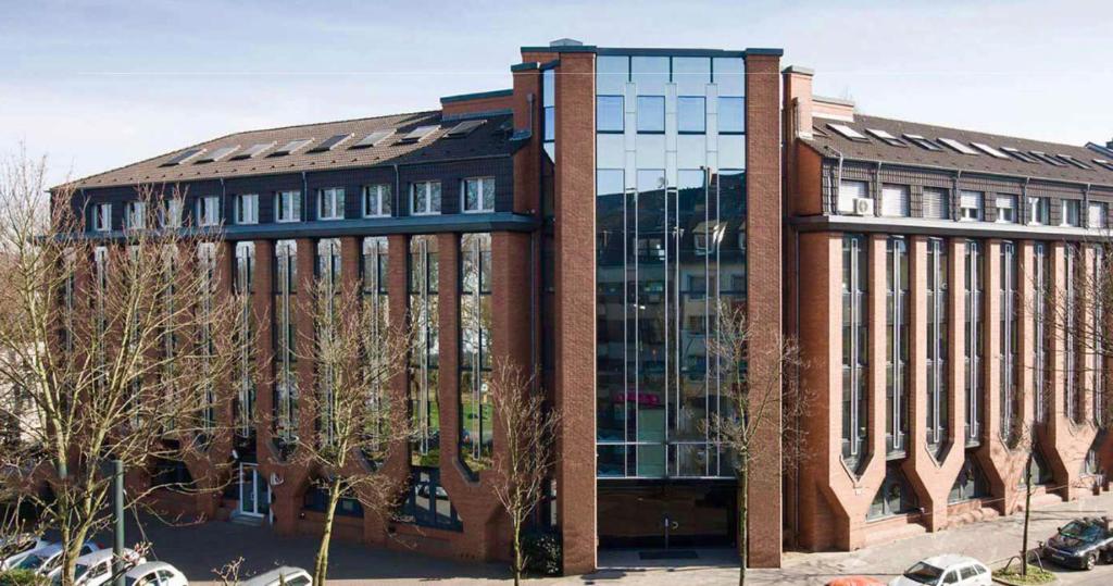 a large brick building with a lot of windows at Apartment Düsseldorf Nord in Düsseldorf