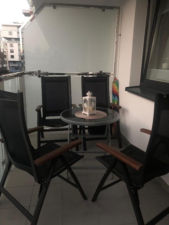 Posedenie v ubytovaní APARTAMENT BLIŻEJ MORZA Sorrento z garażem