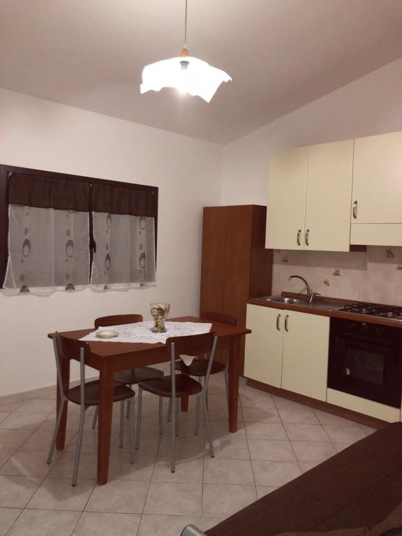 A kitchen or kitchenette at Ester