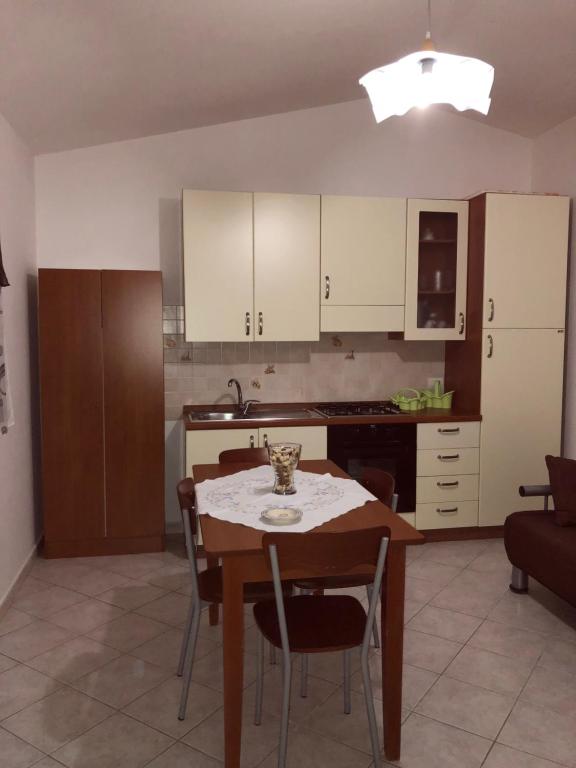 A kitchen or kitchenette at Ester