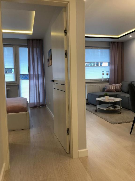 Posteľ alebo postele v izbe v ubytovaní APARTAMENT BLIŻEJ MORZA Sorrento z garażem