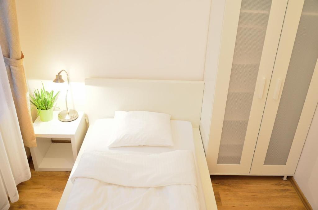 Postel nebo postele na pokoji v ubytování WenderEDU Business Center