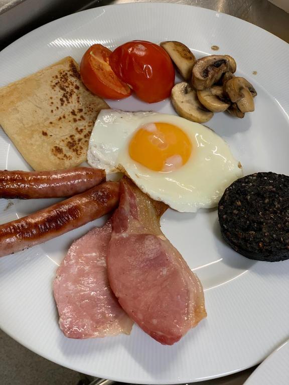 Eten bij of ergens in de buurt van het hotel

