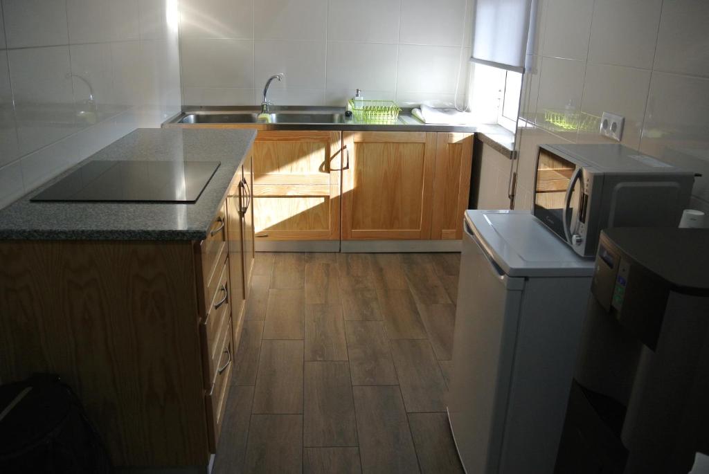 Kuchyň nebo kuchyňský kout v ubytování Hostel Criativo do Sabugueiro