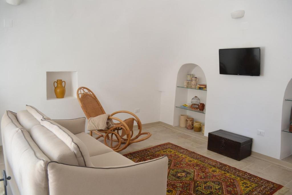 A television and/or entertainment centre at I trulli del fattore