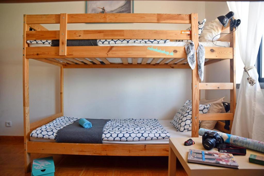 Postel nebo postele na pokoji v ubytování Surf House Peniche