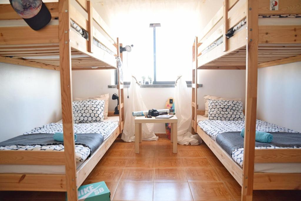 Postel nebo postele na pokoji v ubytování Surf House Peniche
