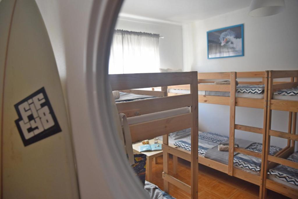 Postel nebo postele na pokoji v ubytování Surf House Peniche