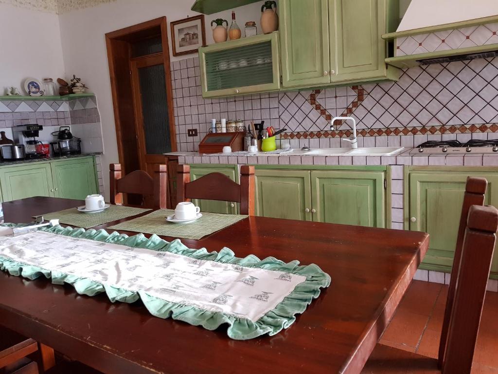 A kitchen or kitchenette at L'Oasi di Ambra Dependance