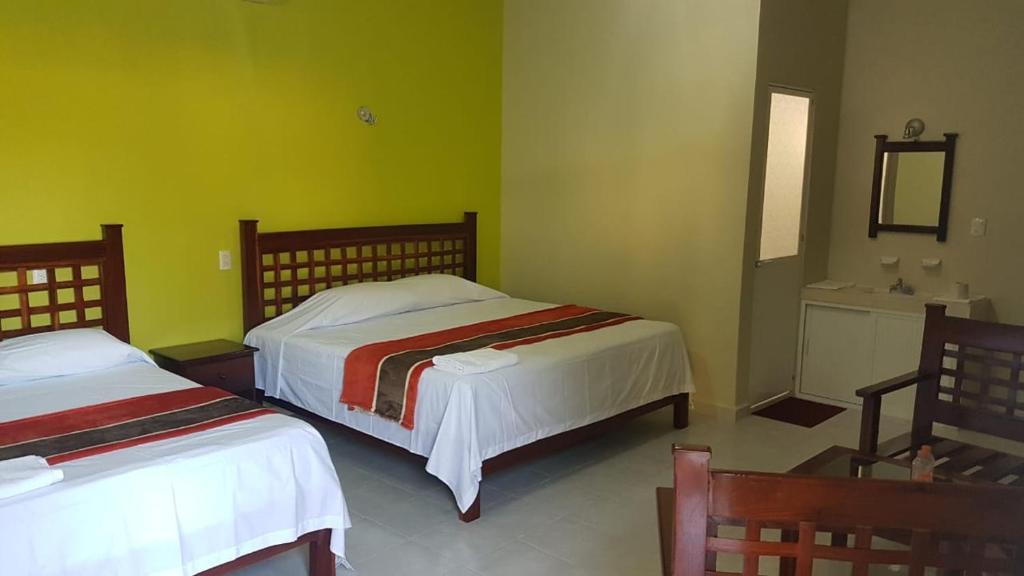 Postel nebo postele na pokoji v ubytování HOTEL VILLA CALAKMUL