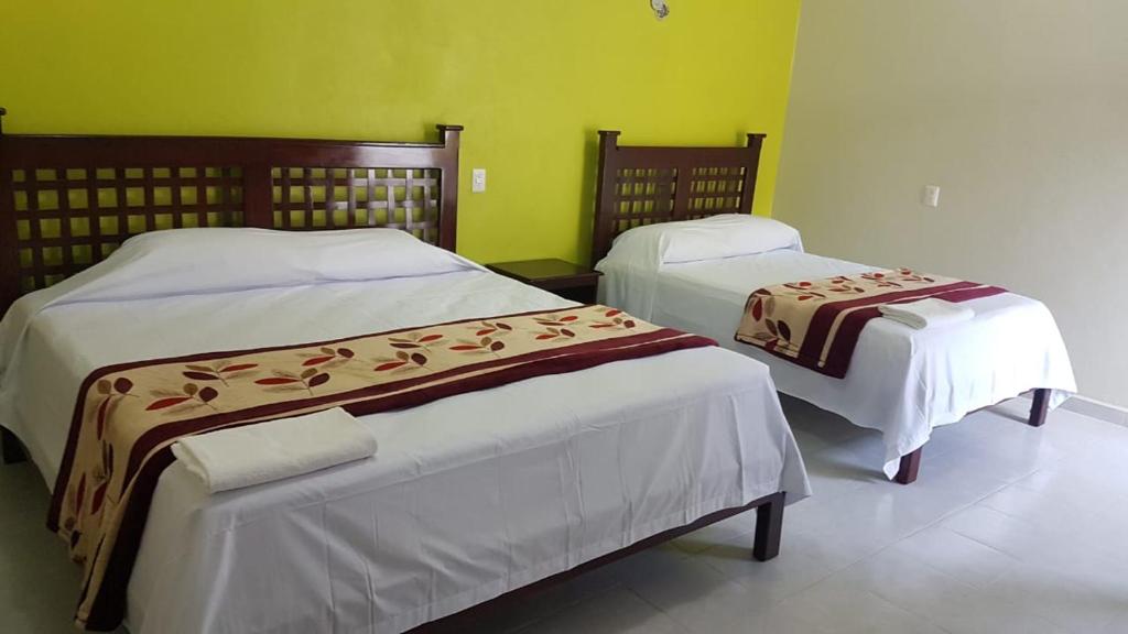 Postel nebo postele na pokoji v ubytování HOTEL VILLA CALAKMUL